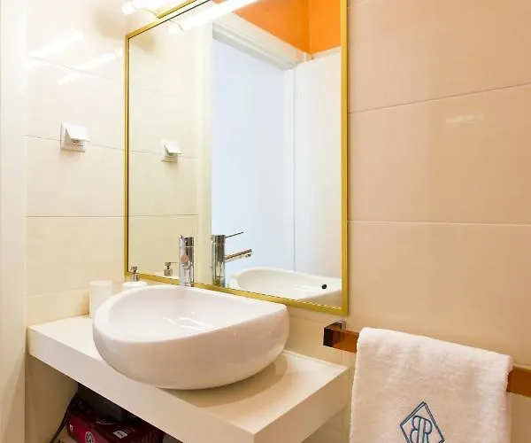 Boutique Rentals- Urban Garden Balcony&garden Apartament