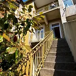 Boutique Rentals- Urban Garden Balcony&garden Apartman *
