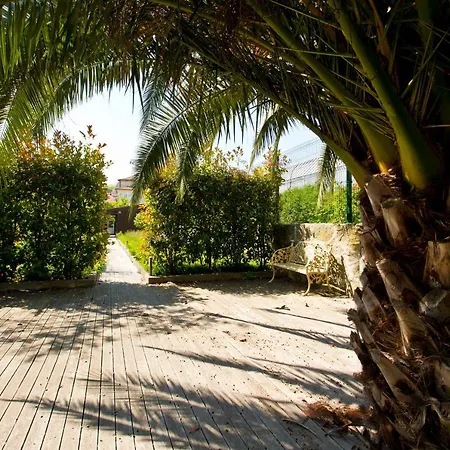 Boutique Rentals- Urban Garden Balcony&garden Apartman *