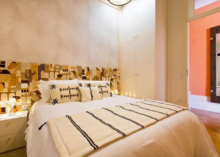 Boutique Rentals- Urban Garden Balcony&garden 公寓 *