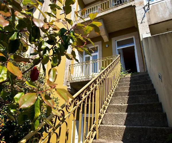 Boutique Rentals- Urban Garden Balcony&garden 公寓 *